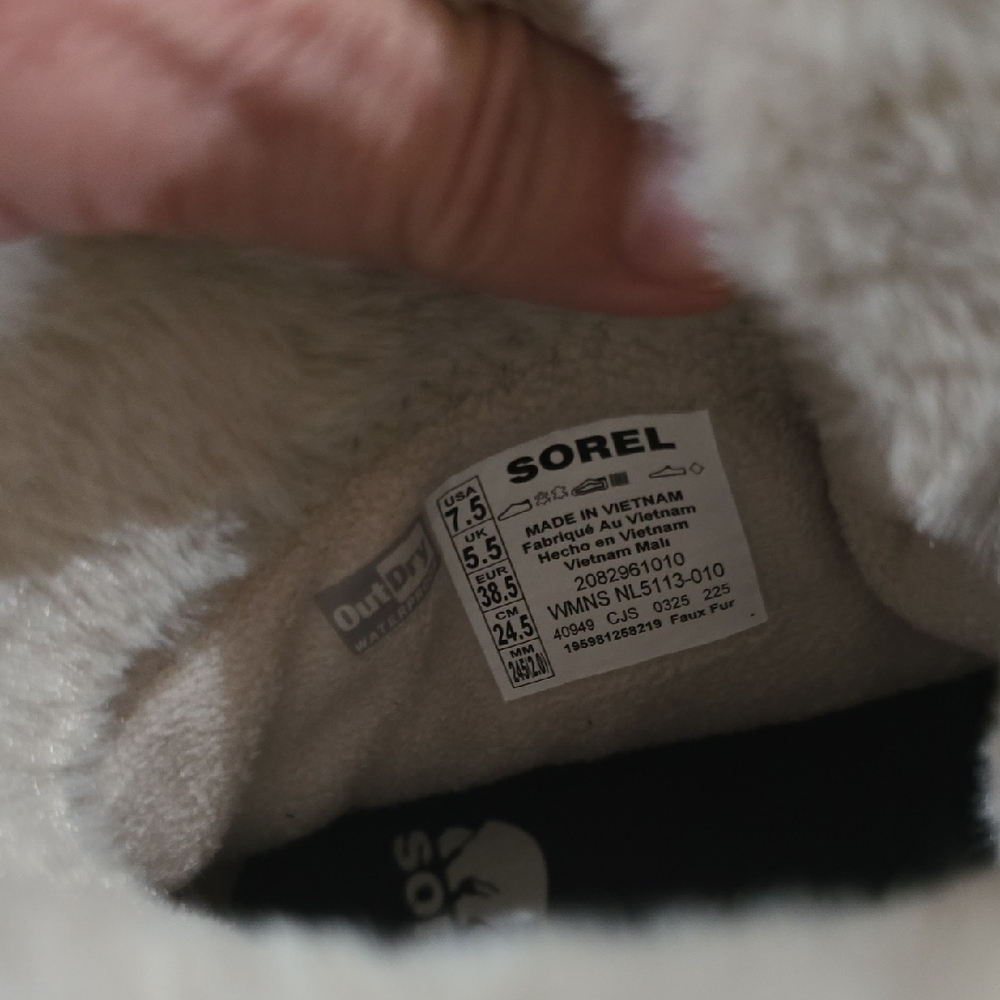 Sorel Black Boots with White Accents - Picture 4 of 4
